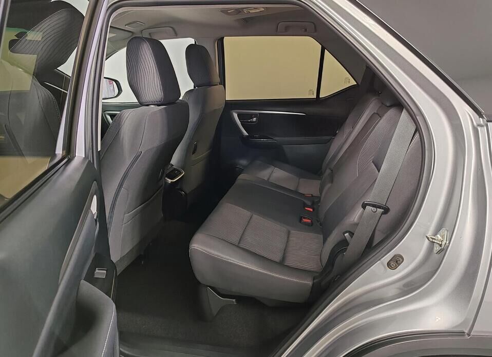 Toyota Fortuner 2.8d AT (200 л.с.) 4WD