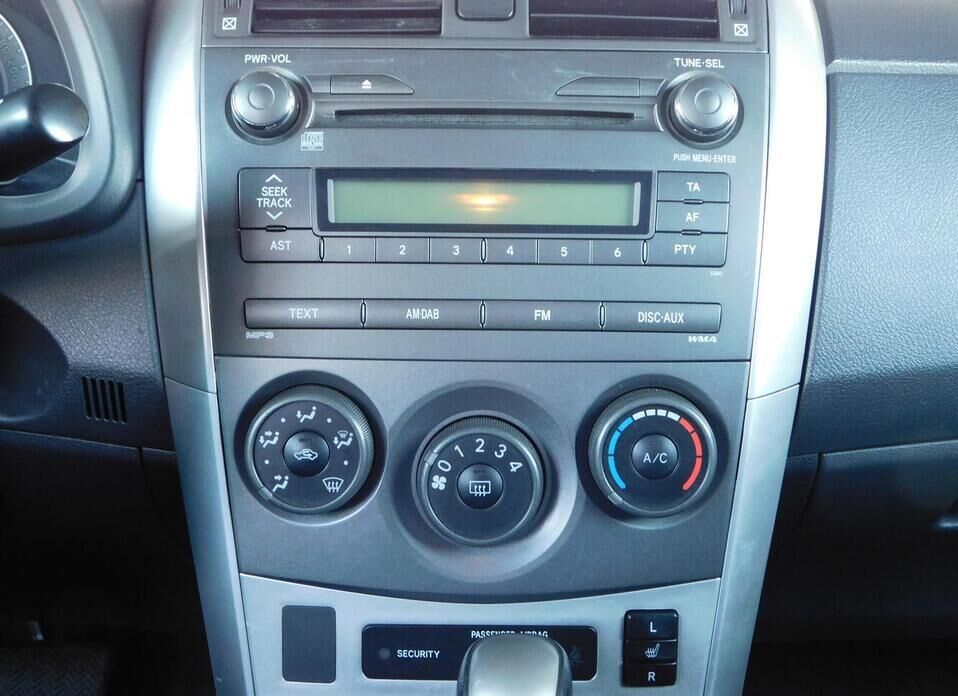 Toyota Corolla 1.6 AT (124 л.с.)