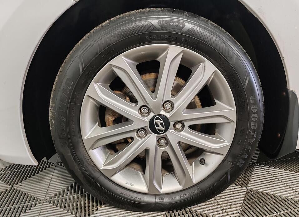 Hyundai Elantra 1.8 AT (150 л.с.)