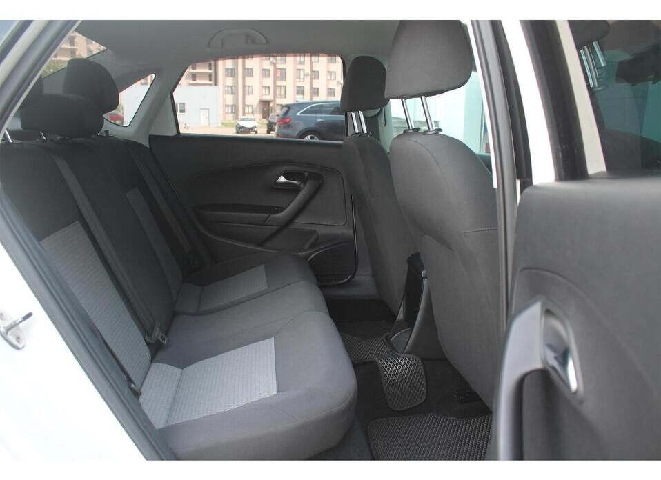 Volkswagen Polo 1.6 AT (105 л.с.)