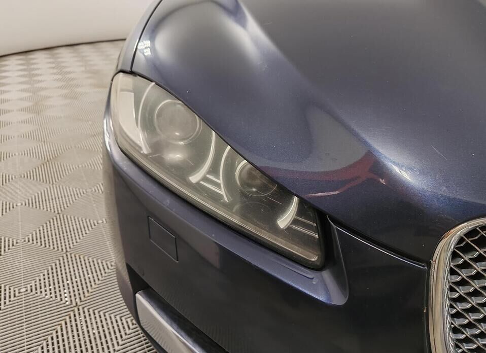 Jaguar XF 2.0 AT (240 л.с.)