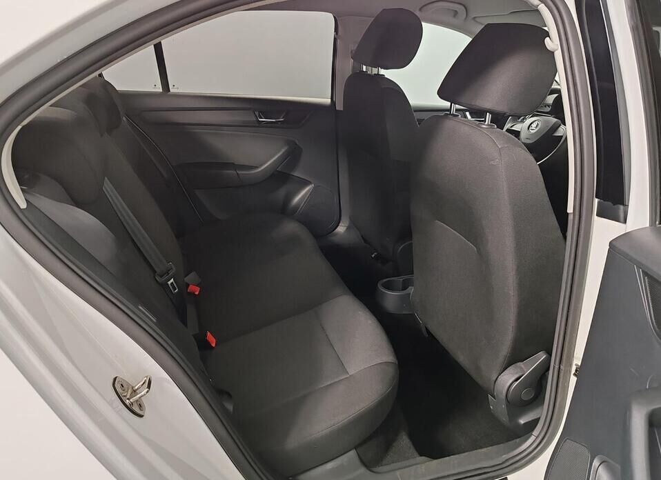 Skoda Rapid 1.6 AT (110 л.с.)