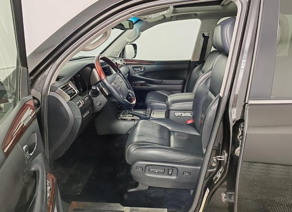 Lexus LX 570 5.7 AT (367 л.с.) 4WD