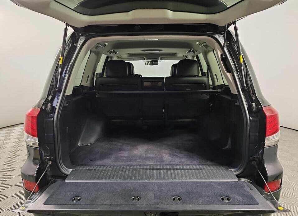 Lexus LX 570 5.7 AT (367 л.с.) 4WD