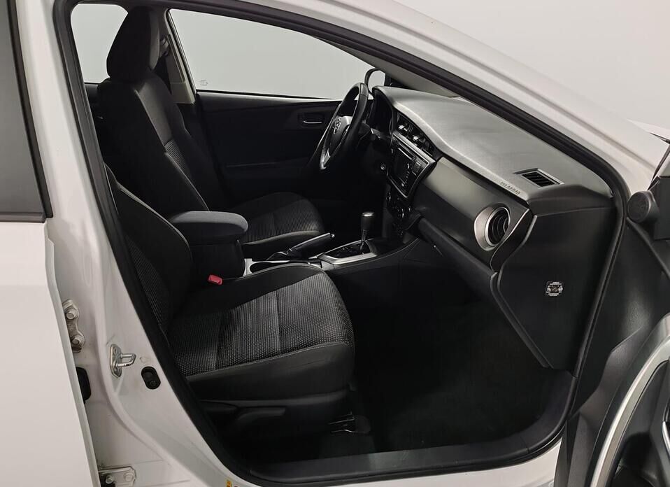 Toyota Auris 1.6 CVT (132 л.с.)