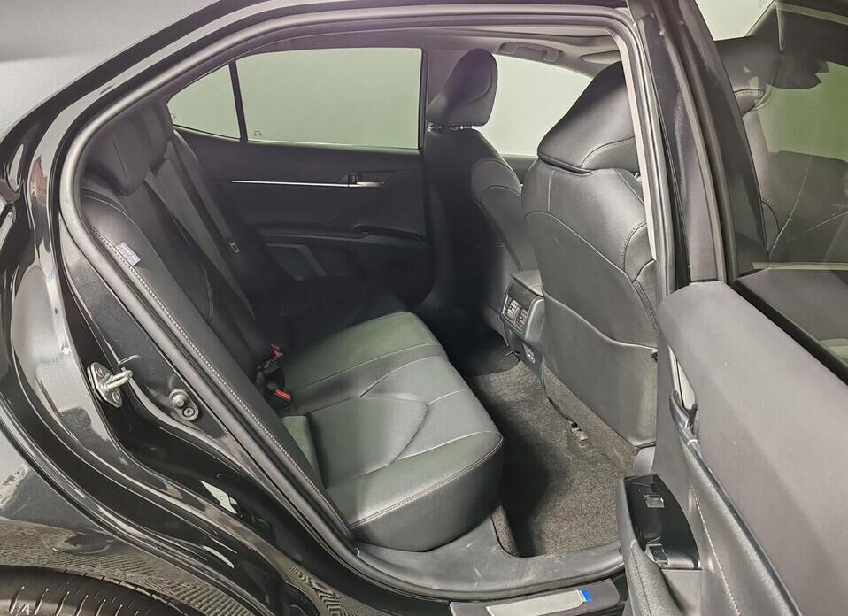 Toyota Camry 2.5 AT (206 л.с.)