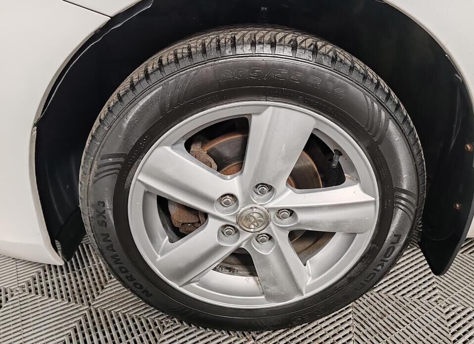 Toyota Auris 1.6 CVT (132 л.с.)