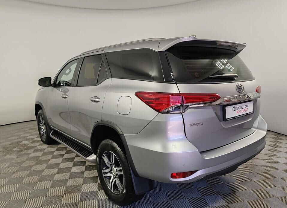 Toyota Fortuner 2.8d AT (200 л.с.) 4WD