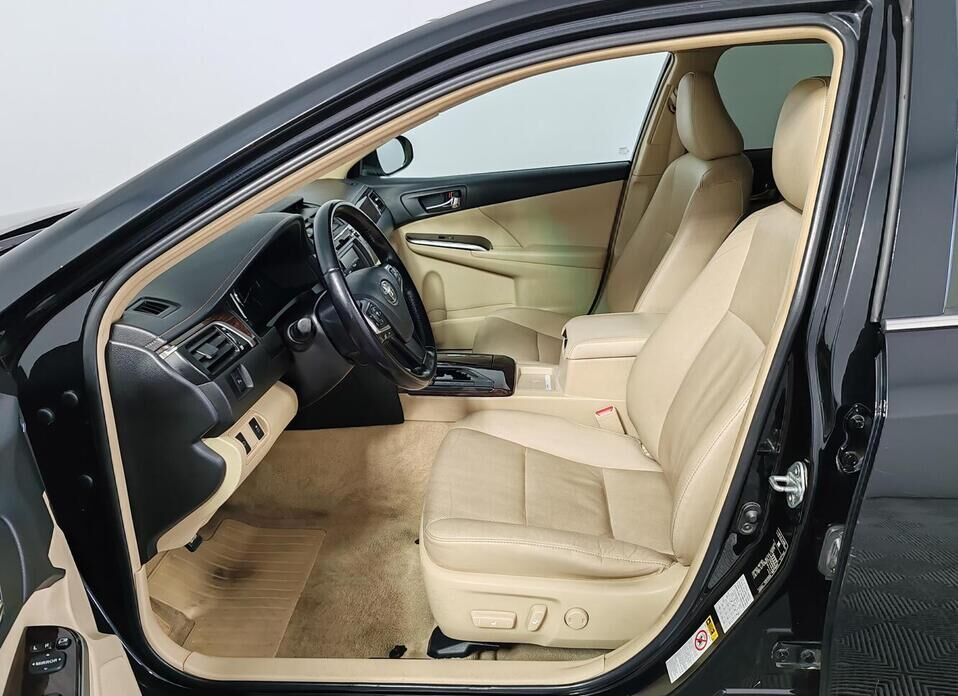 Toyota Camry 2.5 AT (181 л.с.)