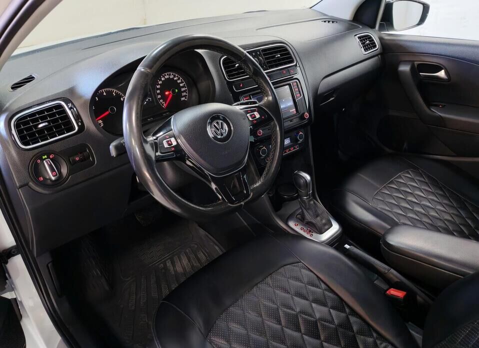 Volkswagen Polo 1.6 AT (110 л.с.)