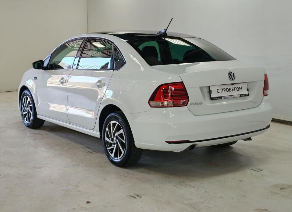 Volkswagen Polo 1.6 AT (110 л.с.)