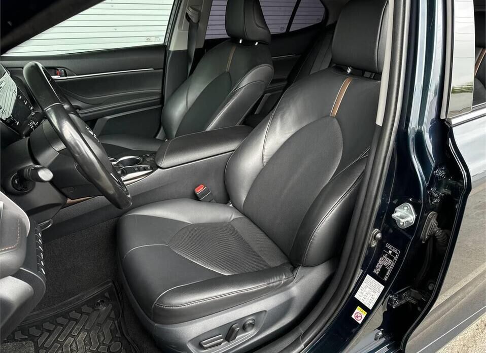 Toyota Camry 2.5 AT (181 л.с.)