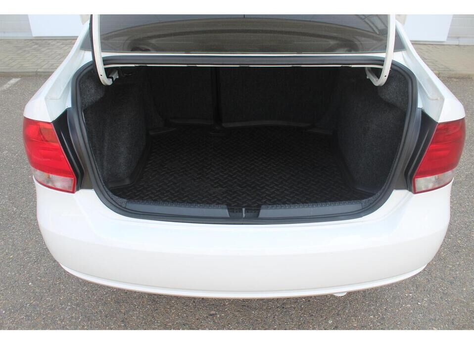 Volkswagen Polo 1.6 AT (105 л.с.)
