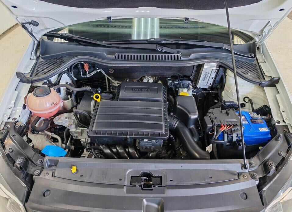 Volkswagen Polo 1.6 AT (110 л.с.)