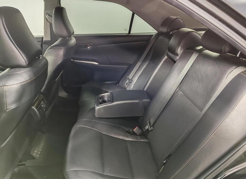 Toyota Camry 2.5 AT (181 л.с.)