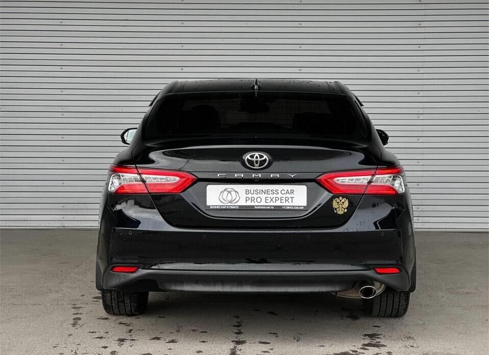 Toyota Camry 2.5 AT (200 л.с.)