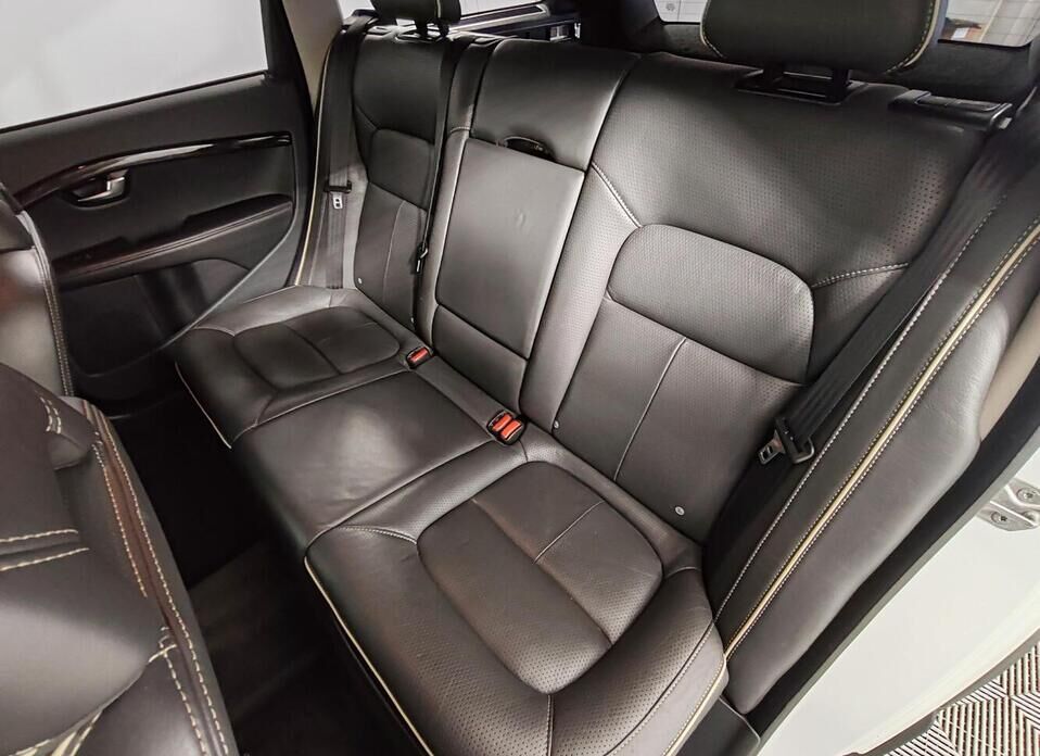 Volvo XC70 2.4d AT (215 л.с.) 4WD