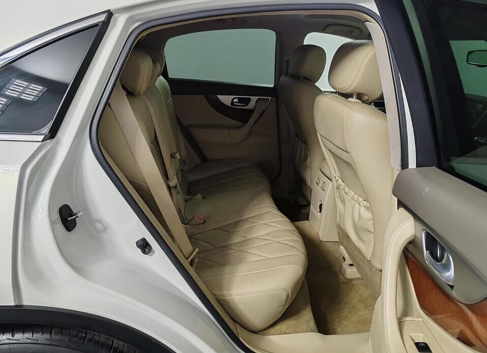 Infiniti FX FX37 3.7 AT (333 л.с.) 4WD