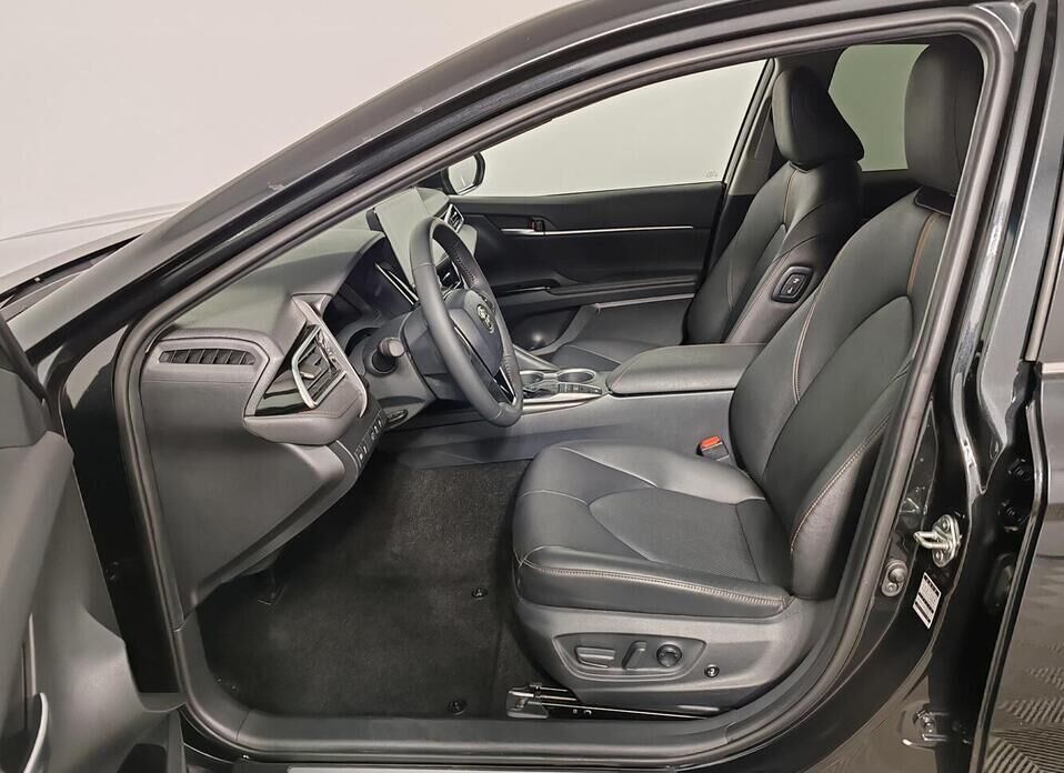 Toyota Camry 2.5 AT (206 л.с.)
