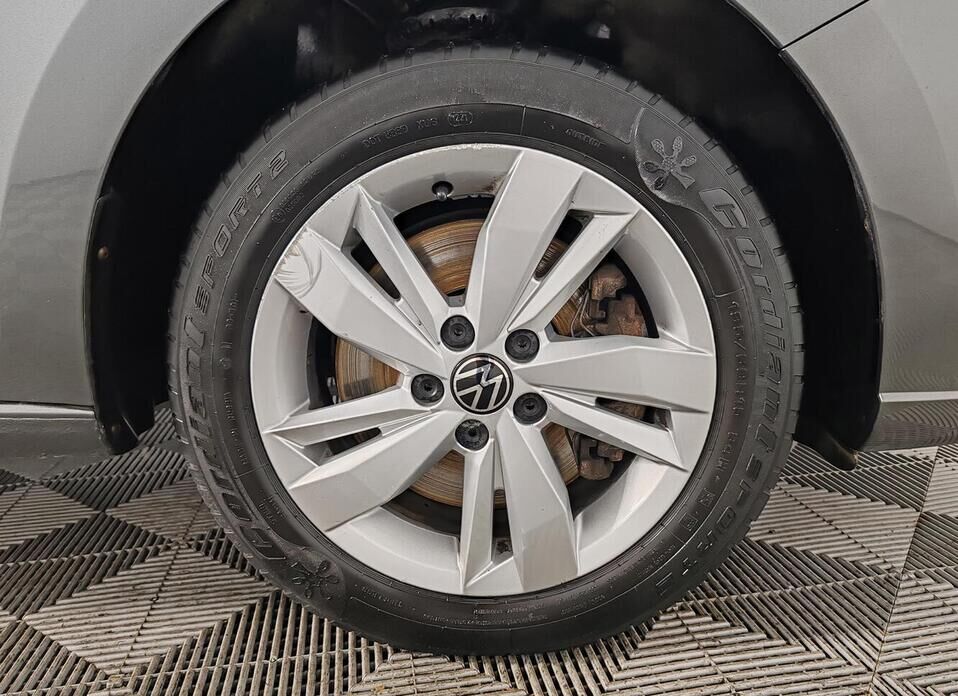 Volkswagen Polo 1.6 AT (110 л.с.)