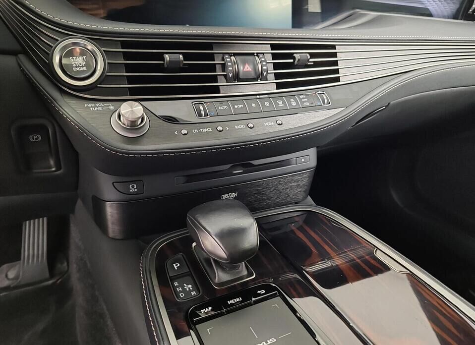 Lexus LS 500 3.4 AT (421 л.с.) 4WD