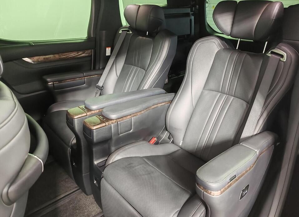 Toyota Alphard 3.5 AT (300 л.с.)