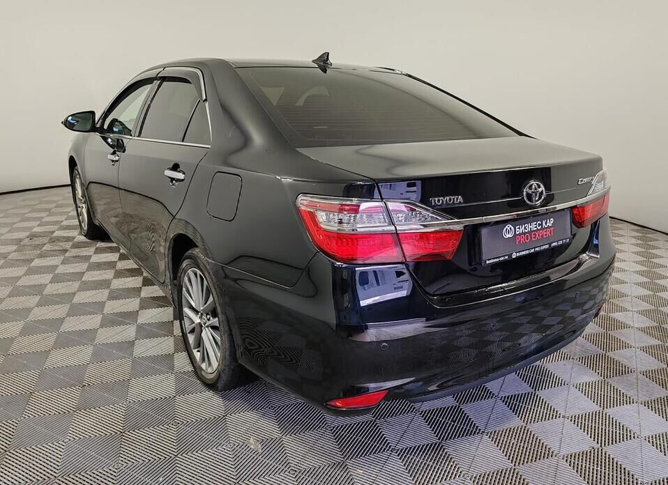 Toyota Camry 2.5 AT (181 л.с.)