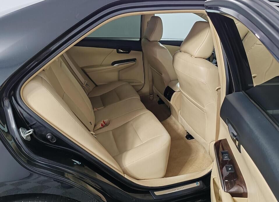 Toyota Camry 2.5 AT (181 л.с.)