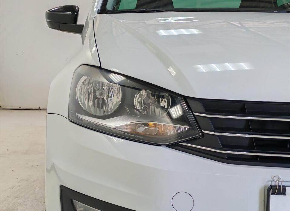 Volkswagen Polo 1.6 AT (110 л.с.)