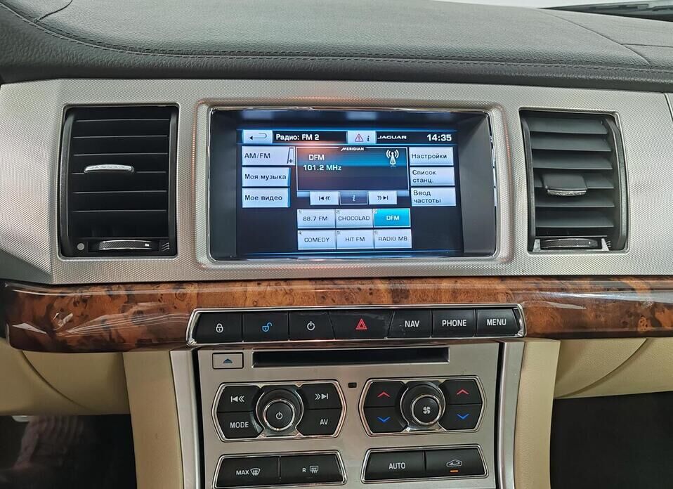 Jaguar XF 2.0 AT (240 л.с.)