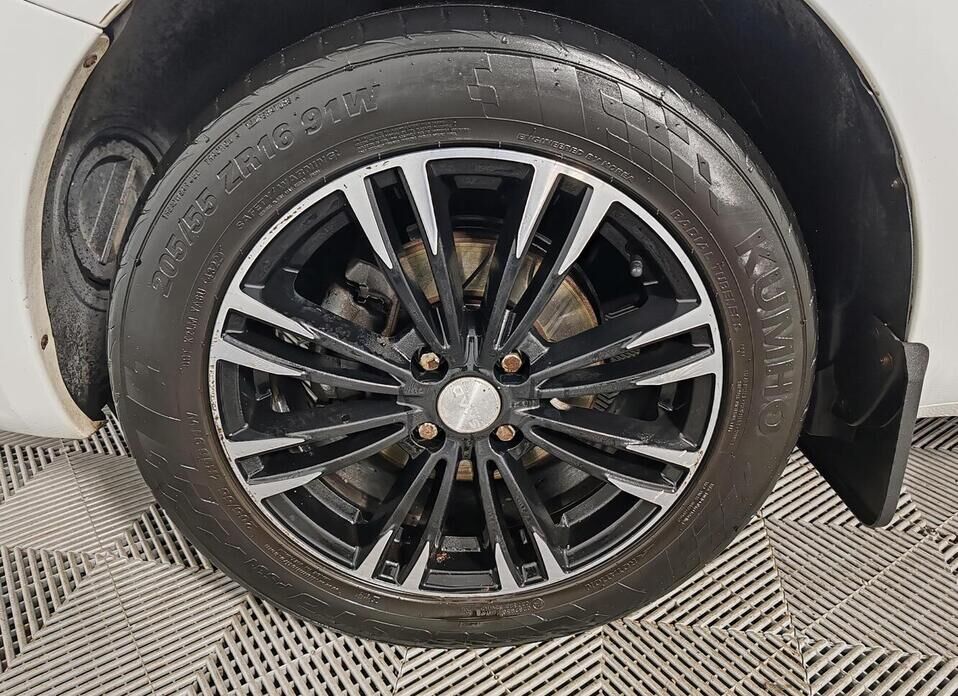 LADA (ВАЗ) Vesta 1.6 CVT (113 л.с.)