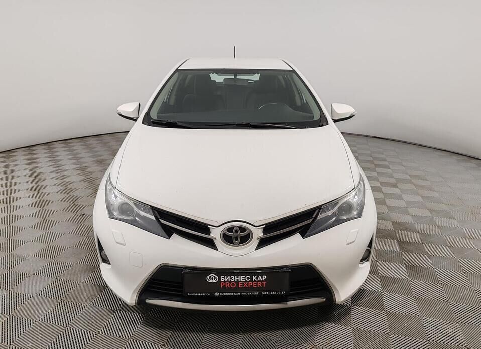 Toyota Auris 1.6 CVT (132 л.с.)
