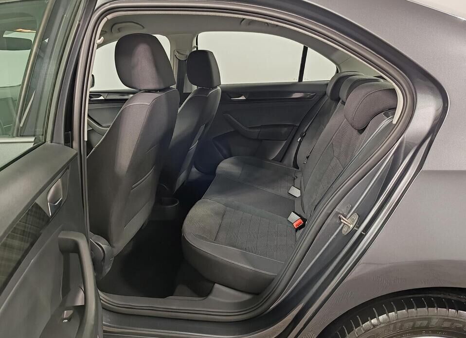 Volkswagen Polo 1.6 AT (110 л.с.)