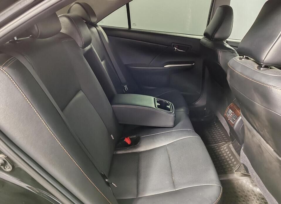 Toyota Camry 2.5 AT (181 л.с.)
