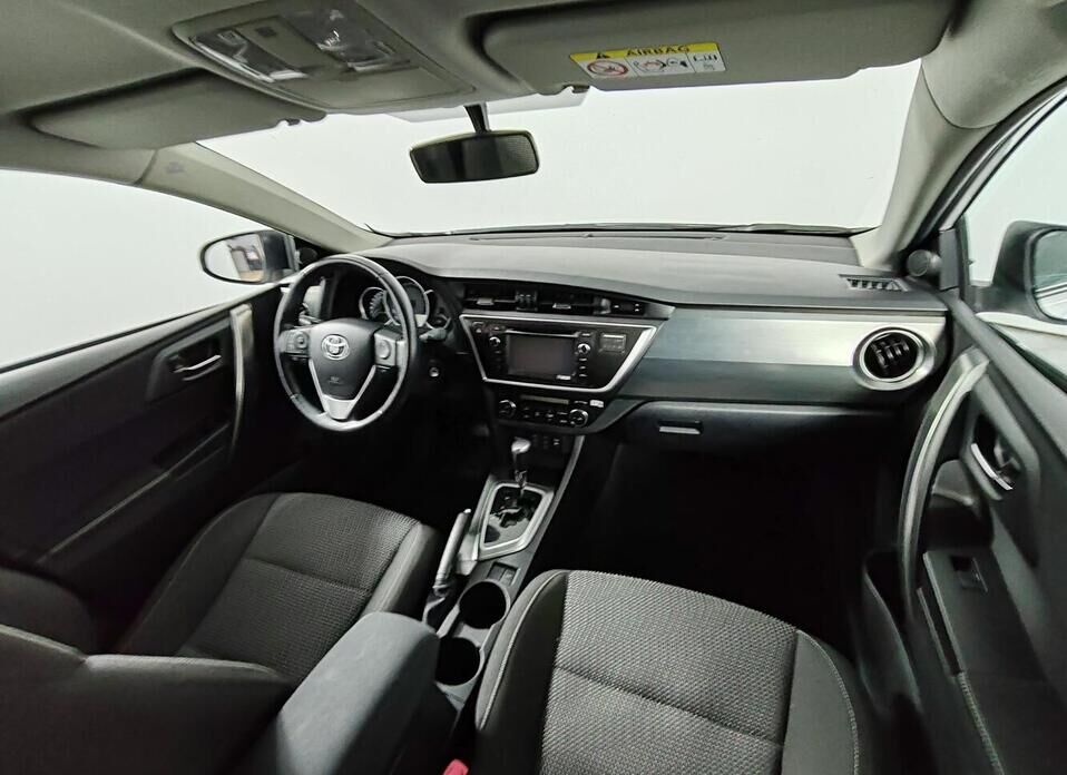 Toyota Auris 1.6 CVT (132 л.с.)