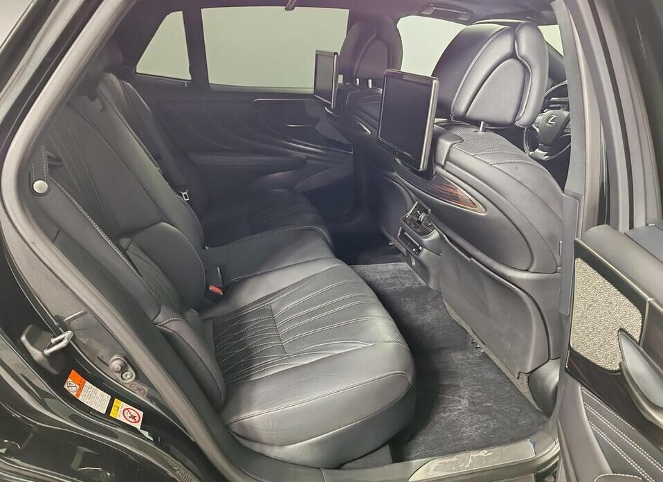 Lexus LS 500 3.4 AT (421 л.с.) 4WD