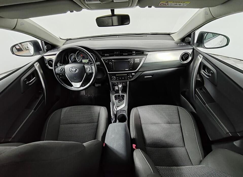 Toyota Auris 1.6 CVT (132 л.с.)