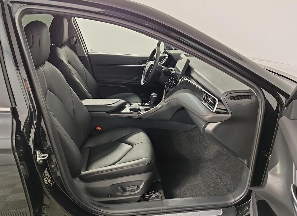 Toyota Camry 2.5 AT (206 л.с.)