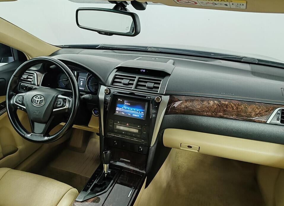 Toyota Camry 2.5 AT (181 л.с.)