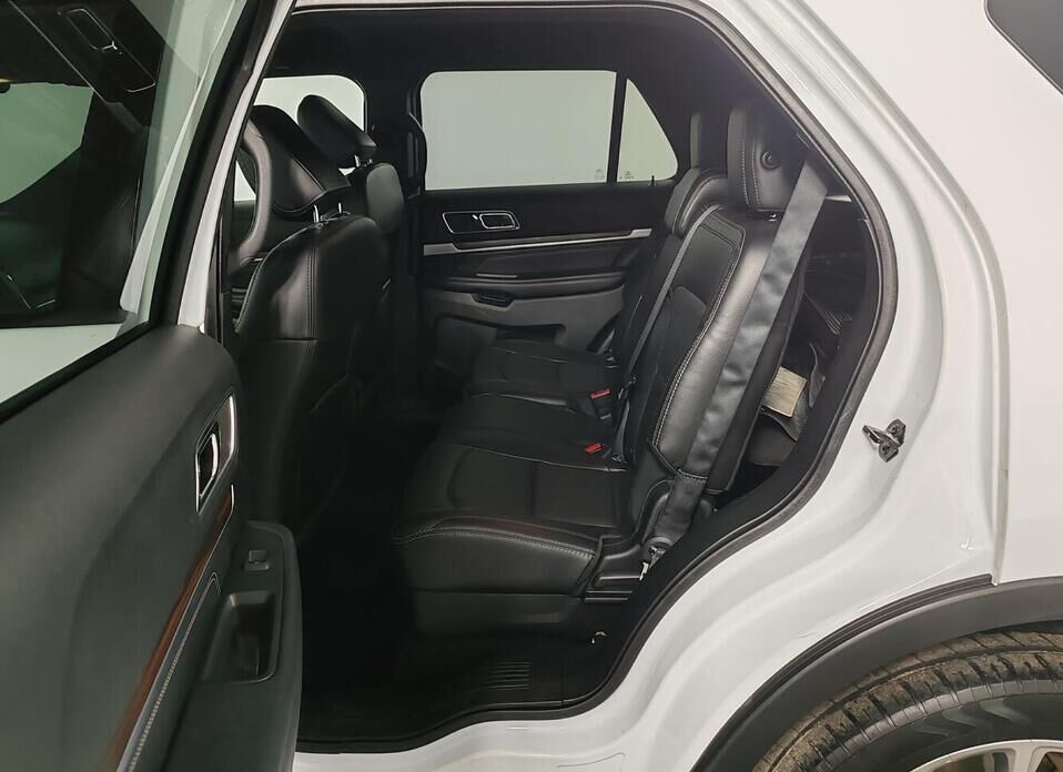 Ford Explorer 3.5 AT (249 л.с.) 4WD