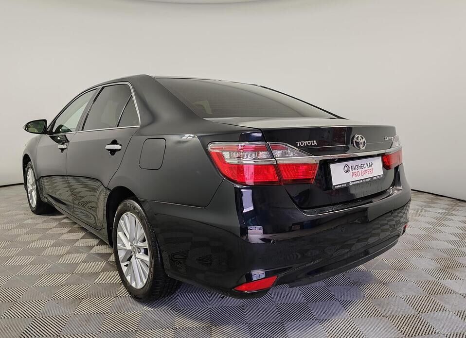 Toyota Camry 2.5 AT (181 л.с.)