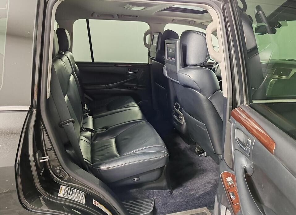Lexus LX 570 5.7 AT (367 л.с.) 4WD