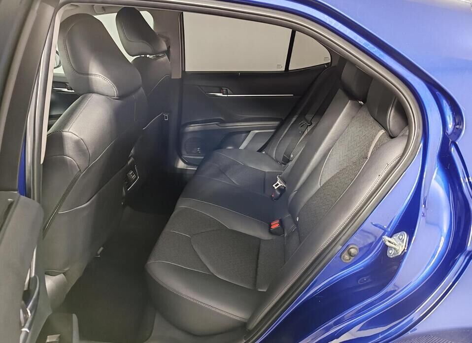 Toyota Camry 2.5 AT (200 л.с.)