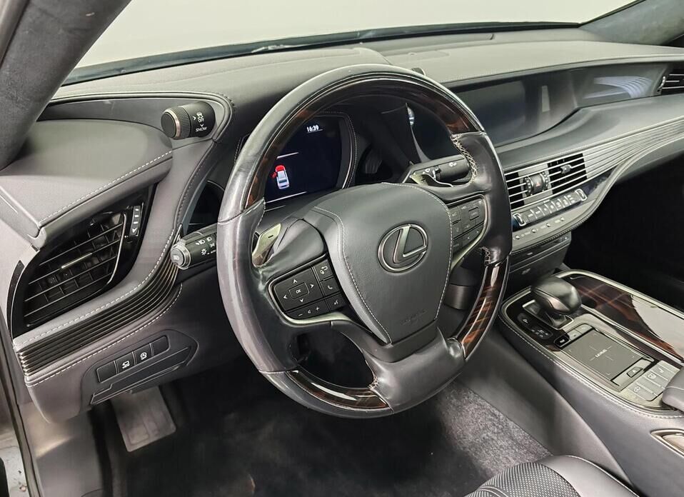 Lexus LS 500 3.4 AT (421 л.с.) 4WD