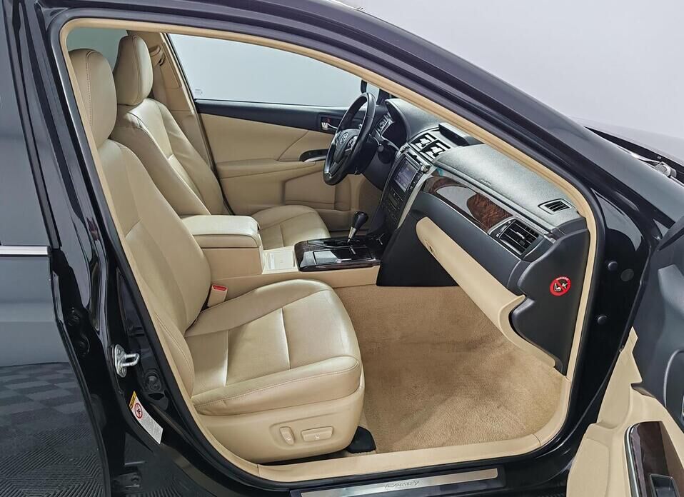 Toyota Camry 2.5 AT (181 л.с.)