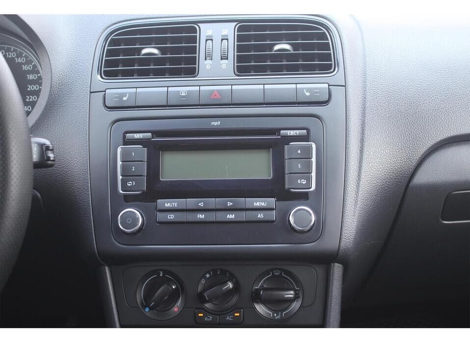 Volkswagen Polo 1.6 AT (105 л.с.)