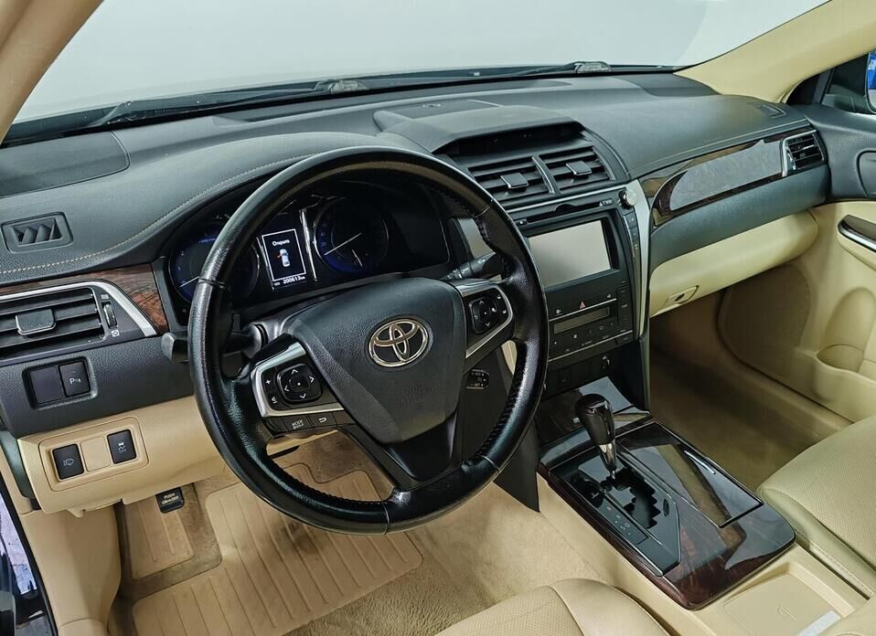 Toyota Camry 2.5 AT (181 л.с.)