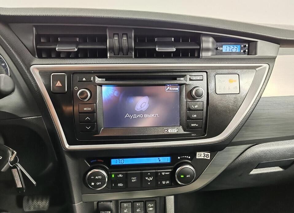 Toyota Auris 1.6 CVT (132 л.с.)