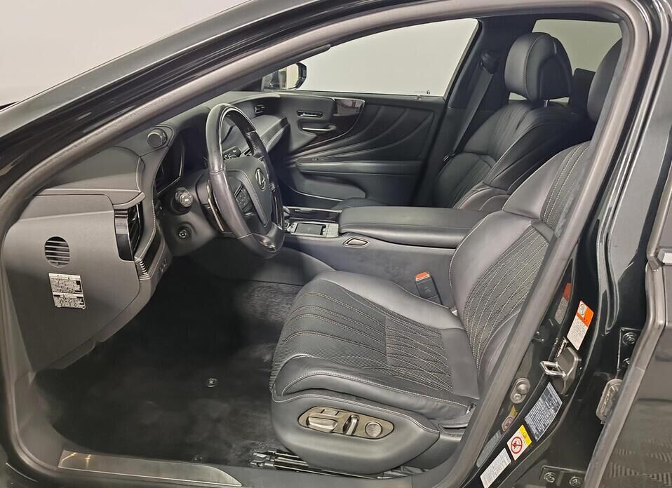 Lexus LS 500 3.4 AT (421 л.с.) 4WD