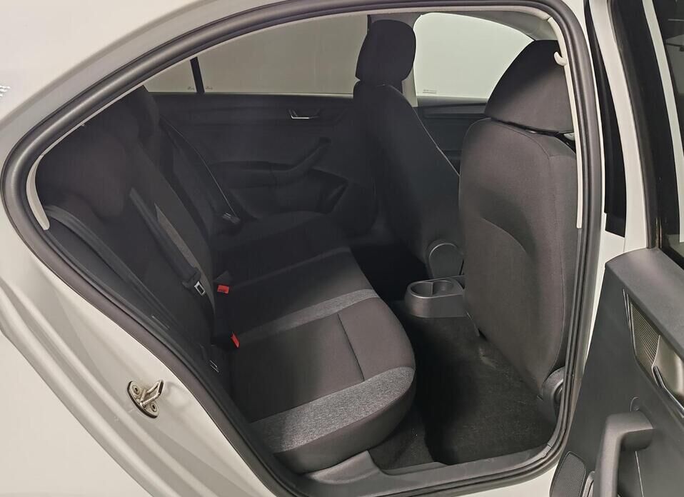 Skoda Rapid 1.6 MT (90 л.с.)